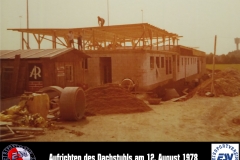 12 Aufrichten des Dachstuhls